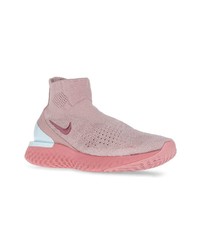 Chaussures de sport roses Nike