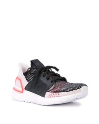 Chaussures de sport roses adidas