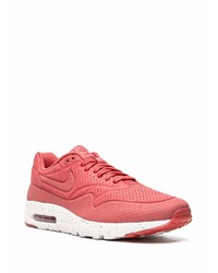 Chaussures de sport rouge et blanc Nike