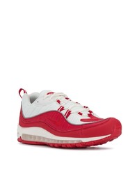 Chaussures de sport rouge et blanc Nike