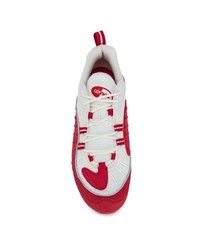 Chaussures de sport rouge et blanc Nike