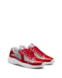 Chaussures de sport rouge et blanc Prada
