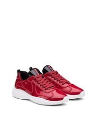 Chaussures de sport rouge et blanc Prada