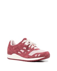 Chaussures de sport rouge et blanc Asics