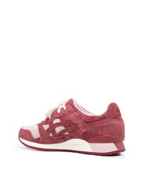 Chaussures de sport rouge et blanc Asics