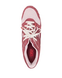 Chaussures de sport rouge et blanc Asics