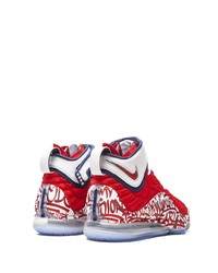 Chaussures de sport rouge et blanc Nike