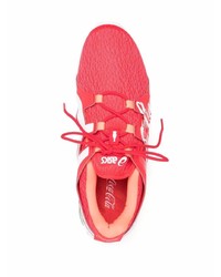 Chaussures de sport rouge et blanc Asics