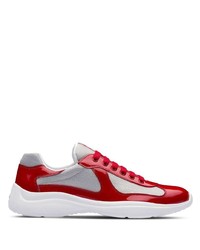 Chaussures de sport rouge et blanc Prada