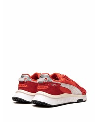 Chaussures de sport rouge et blanc Puma