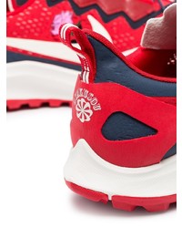 Chaussures de sport rouge et blanc Nike