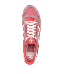 Chaussures de sport rouge et blanc adidas