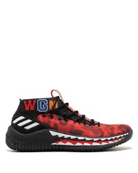 Chaussures de sport rouge et noir adidas