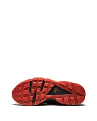 Chaussures de sport rouge et noir Nike