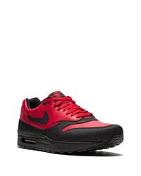 Chaussures de sport rouge et noir Nike