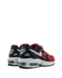 Chaussures de sport rouge et noir Nike