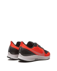 Chaussures de sport rouge et noir Nike