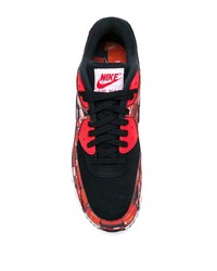 Chaussures de sport rouge et noir Nike