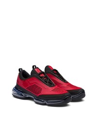 Chaussures de sport rouge et noir Prada