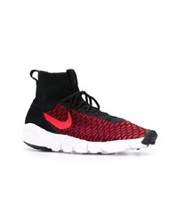 Chaussures de sport rouge et noir Nike