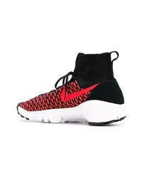 Chaussures de sport rouge et noir Nike