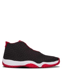 Chaussures de sport rouge et noir Jordan