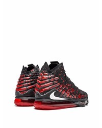 Chaussures de sport rouge et noir Nike