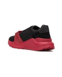 Chaussures de sport rouge et noir Burberry