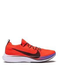 Chaussures de sport rouge et noir Nike