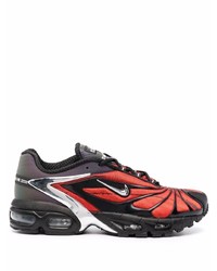 Chaussures de sport rouge et noir Nike