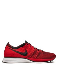 Chaussures de sport rouge et noir Nike