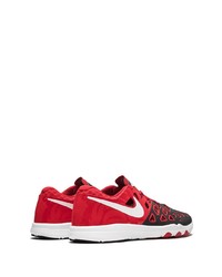 Chaussures de sport rouge et noir Nike