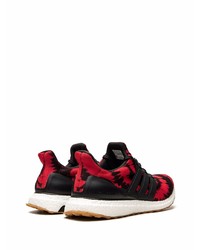 Chaussures de sport rouge et noir adidas