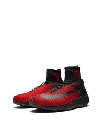 Chaussures de sport rouge et noir Nike