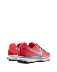 Chaussures de sport rouges Nike