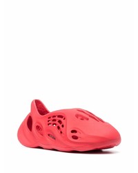 Chaussures de sport rouges adidas YEEZY