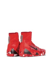 Chaussures de sport rouges Nike