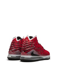 Chaussures de sport rouges Nike