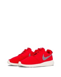 Chaussures de sport rouges Nike