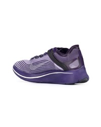 Chaussures de sport violettes Nike