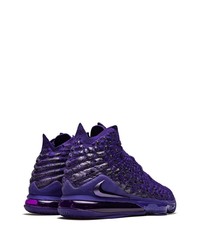 Chaussures de sport violettes Nike