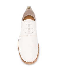 Chaussures derby en cuir blanches Officine Creative