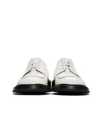 Chaussures derby en cuir blanches Prada