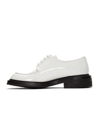 Chaussures derby en cuir blanches Prada