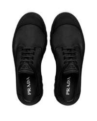 Chaussures derby en cuir épaisses noires Prada
