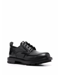 Chaussures derby en cuir épaisses noires Alexander McQueen