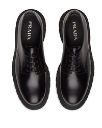 Chaussures derby en cuir épaisses noires Prada