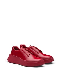 Chaussures derby en cuir épaisses rouges Prada