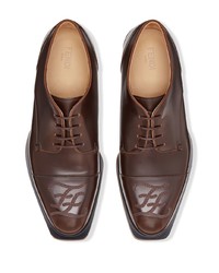 Chaussures derby en cuir marron foncé Fendi