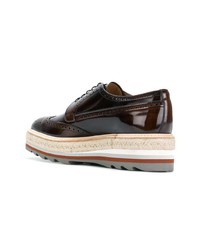 Chaussures derby en cuir marron foncé Prada